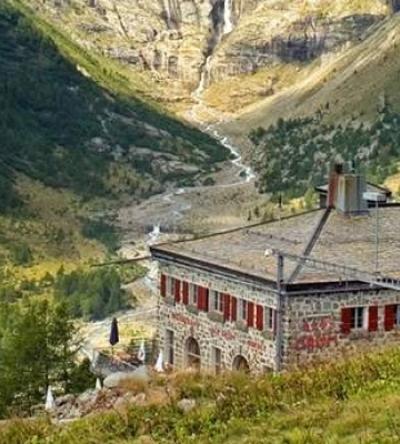 Лише природа і тиша: у Швейцарії є готель, відрізаний від світу на 12 годин – це треба бачити