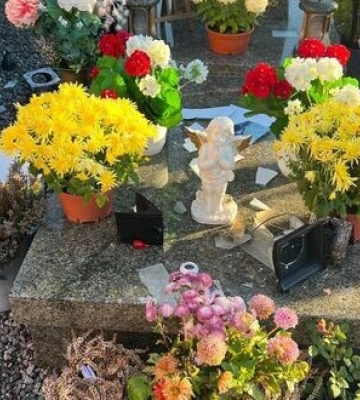 На Личаківському кладовищі у Львові пошкодили могили полеглих Героїв, - поліція