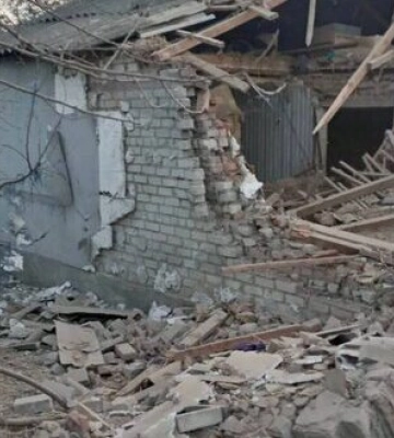 Окупанти з артилерії вдарили по Зміївці на Херсонщині. Вщент зруйновано будинок, ще одна оселя пошкоджена. ФОТОрепортаж