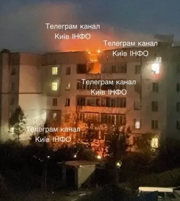 На Київщині &quot;шахед&quot; влучив у багатоповерхівку, там спалахнула пожежа