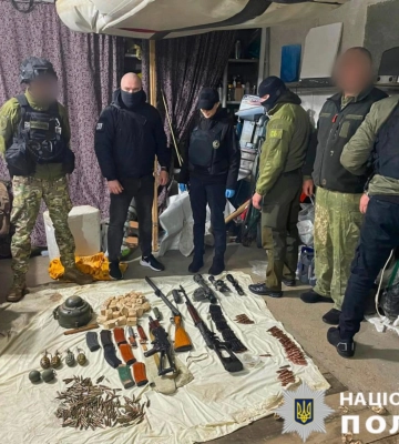 Зберігав арсенал вогнепальної зброї та боєприпасів - на Київщині викрито порушника закону. ФОТО