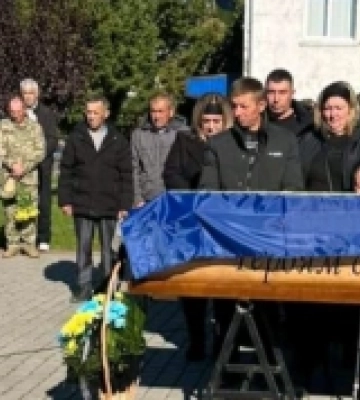 У Рожищі попрощалися із захисником Миколою Поручником
