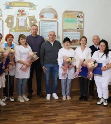 Мер Миколаєва привітав з професійним святом працівників комунального підприємства з організації харчування в навчальних&amp;hellip;