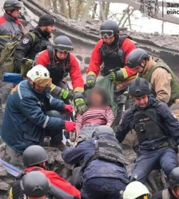 Окупанти вдарили по житловому кварталу Запоріжжя