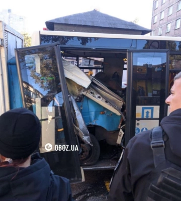 В Киеве грузовик влетел в автобус с пассажирами — много пострадавших