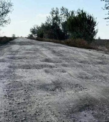 Село відрізане від цивілізації: мешканці просять відремонтувати дорогу