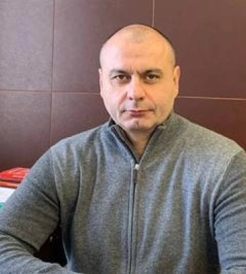 Земельні ділянки, зброя, літаки та мільйони: як живе керівник Полтавського БЕБ Олег Пахніц