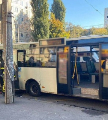 ДТП з маршруткою у Києві: загинула літня жінка, ще п’ятеро травмовані