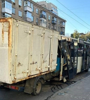 ДТП з маршруткою у Києві: загинула літня жінка, ще п’ятеро травмовані