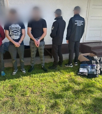 На Закарпатті поліція заблокувала три канали переправлення військовозобовʼязаних через кордон