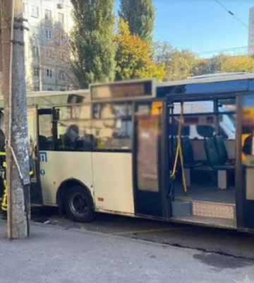 ДТП з маршруткою у Києві: загинула літня жінка, ще п’ятеро травмовані