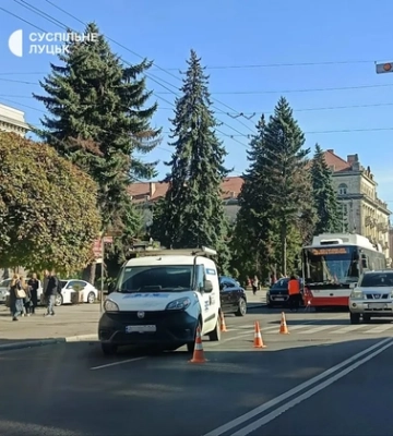 Повідомили про стан дівчини, яку збили у Луцьку на переході біля університету