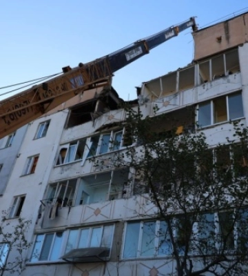 Атака рф на Київщину: з пошкодженого будинку евакуйовано 43 людини