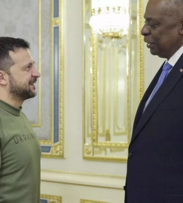 Остин объявил о новой военной помощи для Украины во время визита в Киев