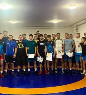 Фізичне виховання молоді під час війни: меценат Олександр Буряк відкриває новий зал для спортивного клубу «Крюківщина» на Київщині