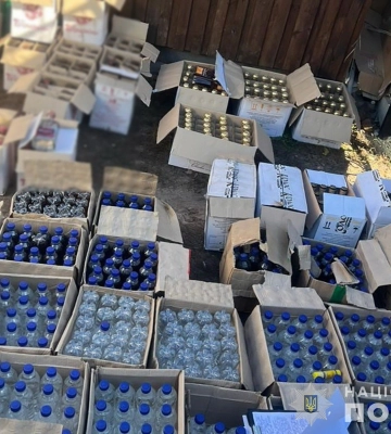 Поліцейські Сумщини викрили ОЗГ, яка збувала фальсифіковані цигарки та алкоголь
