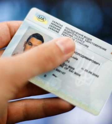 У Дніпрі чоловік купив водійське посвідчення через Інтернет