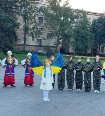 У середмісті Дніпра представили виставку дитячих малюнків «Обличчя Української Мрії»