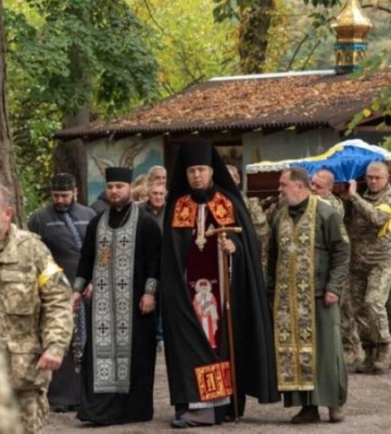 Війна забирає найкращих: у Нікополі провели в останню путь Героя