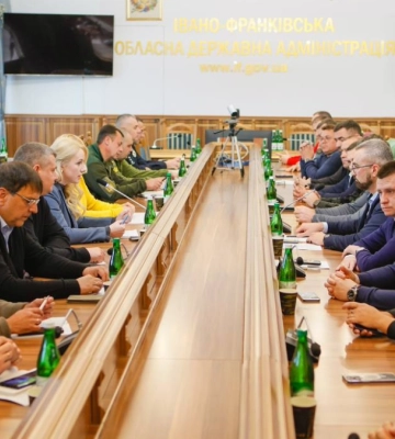 В Івано-Франківську пройшла закрита зустріч обласної влади, бізнесу і ТЦК