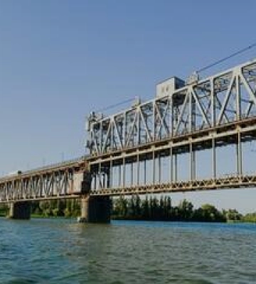  У Кременчуці частково перекрили Крюківський міст