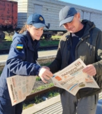 Берегівські рятувальники провели інформаційно-роз’яснювальну роботу на залізниці