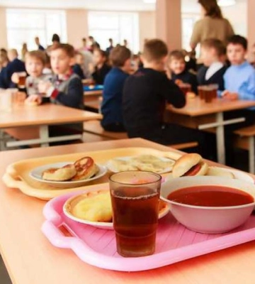 50 громад Рівненщини уже розпочали безкоштовно харчувати школярів