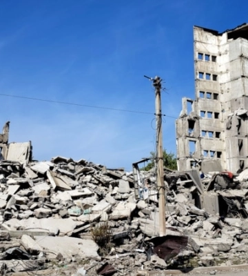 Сили РФ вдарили по п’ятиповерхівці у Лимані на Донеччині, є поранений – ДСНС