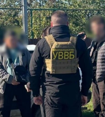 На Одещині прикордонника за 10 000$ намагалися втягнути у схему незаконного переправляння чоловіків за кордон