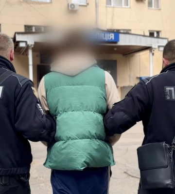 Трьох жителів столиці викрили у підпалі квартири в Одесі