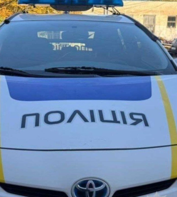На Дніпропетровщині п'яний горе-хуліган погрожував поліціянтам сокирою