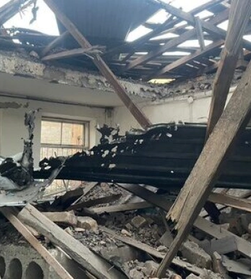 У Херсоні ворог скинув вибухівку на зупинку громадського транспорту, є постраждала