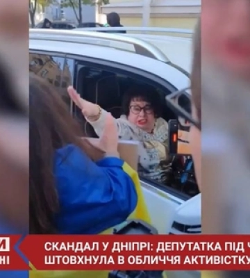 Депутатка штовхнула активістку в обличчя: нові подробиці скандалу під міськрадою Дніпра