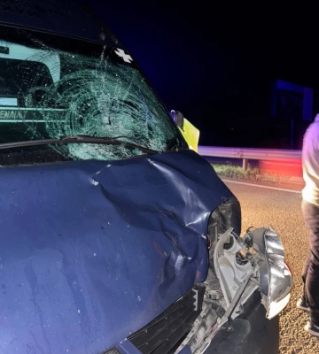 На Київщині автомобіль збив на смерть жінку, яка стояла на проїжджій частині траси