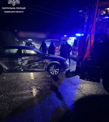 Між населеними пунктами Винники та Підбірці сталася ДТП з потерпілими