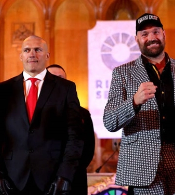 Усик і Ф&#039;юрі провели першу битву поглядів перед реваншем