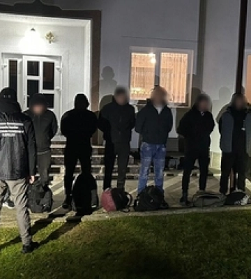 На Закарпатті поліція заблокувала три канали переправлення військовозобовʼязаних через кордон
