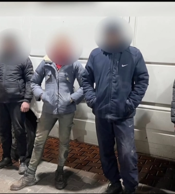 У Рівному група чоловіків вкрала вісім скутерів зі складу (ВІДЕО)
