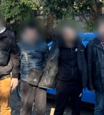 За 15 000 євро переправляли до Румунії: двом буковинцям оголошено про підозру