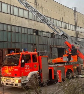 Во Львове произошел пожар на территории автобусного завода