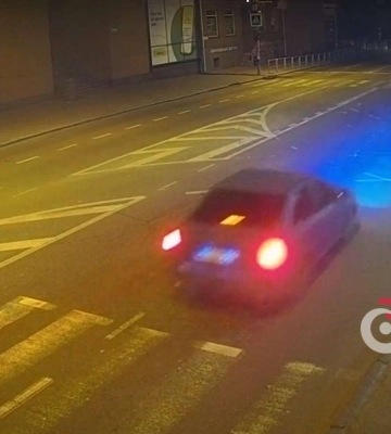 Біля «Нового центру» в Дніпрі чоловік ловив автівку посеред проїжджої частини, а потім помер: відео 