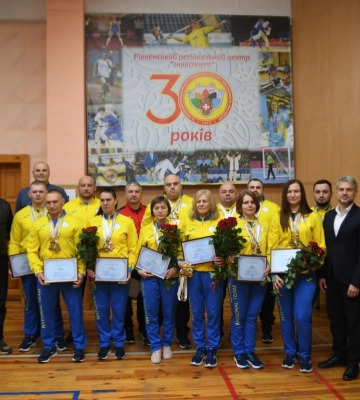 У Рівненській області нагородили переможців чемпіонату світу з пауерліфтингу