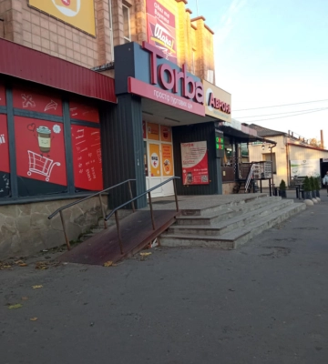 На Волині в магазині продали цукерки з хробаками
