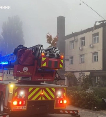В Хмельницкой области из-за атаки БПЛА повреждены многоквартирный дом, гостиница и библиотека