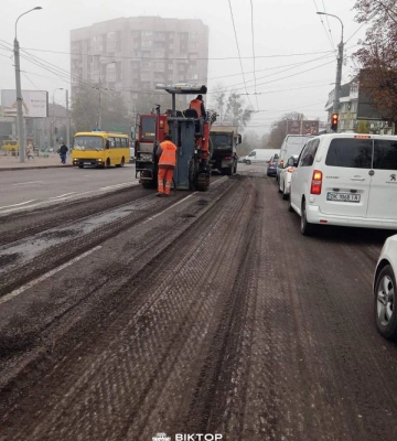 У Рівному на кількох вулицях працюватимуть дорожники: можливе ускладнення руху
