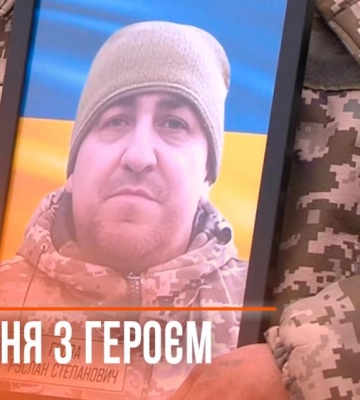 Скорботний ранок: у Рівному прощалися з полеглим на війні захисником (ВІДЕО)