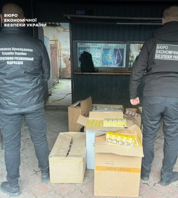 Незаконний бізнес на Закарпатті: БЕБ зупинило продаж цигарок