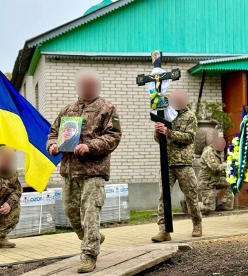 Нововолинська громада віддала останню шану Захиснику Василю Миронюку