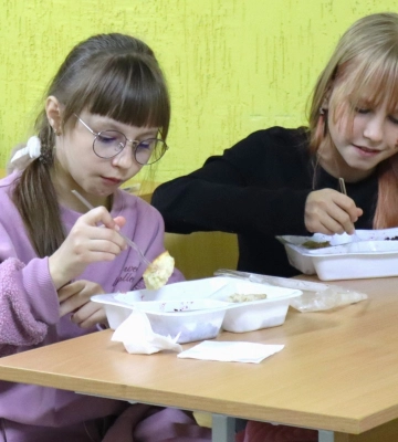 В укритті та з дотриманням санітарних норм: як у Запорізькій гімназії № 98 організували безоплатне шкільне харчування