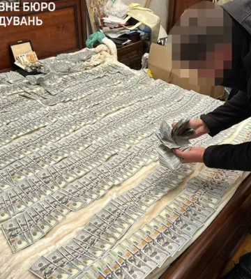 У Києві ДБР знайшло чергове ліжко з доларами - викрито злочинну схему, організовану працівниками ТЦК